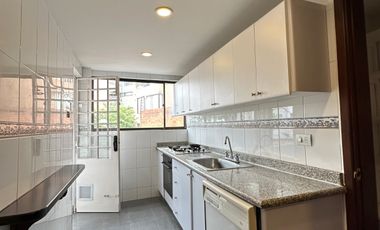 apartamento en arriendo en los rosales. Cod A286