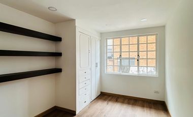 apartamento en arriendo en los rosales. Cod A286