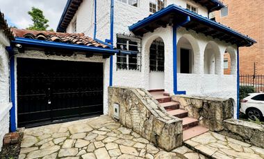 apartamento en arriendo en los rosales. Cod A286