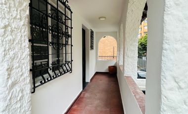 apartamento en arriendo en los rosales. Cod A286