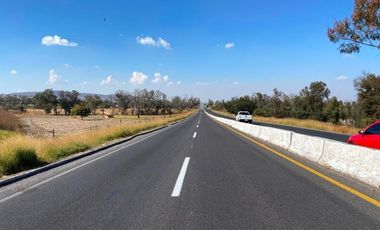 Terreno sobre carretera a Chapala