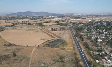 Terreno sobre carretera a Chapala