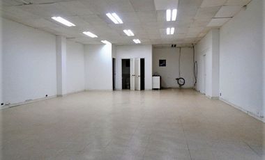PR12300 SE ARRIENDA OFICINA EN SECTOR PRADOS, SABANETA