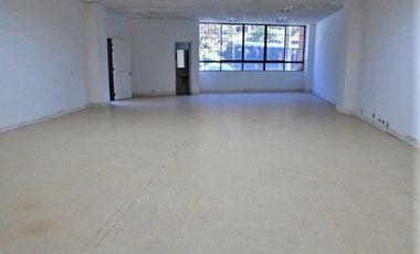 PR12300 SE ARRIENDA OFICINA EN SECTOR PRADOS, SABANETA