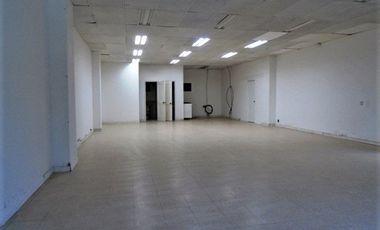 PR12300 SE ARRIENDA OFICINA EN SECTOR PRADOS, SABANETA