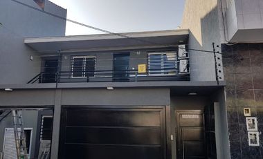 Departamento Tipo Casa en venta en Lanus Este