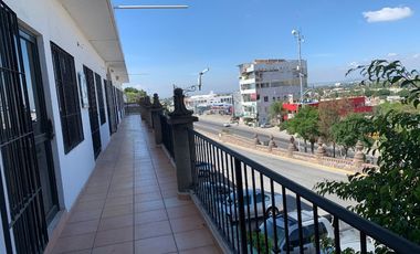 VENTA / PLAZA COMERCIAL / SOBRE AVENIDA PRINCIPAL / A 2OO MTS DE LOS ARCOS (QUERETARO)