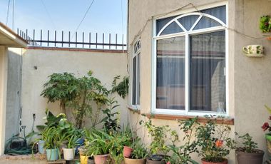 VENTA Casa con Departamento independiente, 2 o 3 recamaras, cisterna, portón.