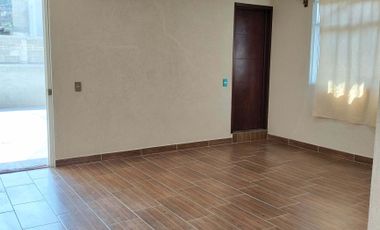 VENTA Casa con Departamento independiente, 2 o 3 recamaras, cisterna, portón.