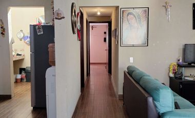 VENTA Casa con Departamento independiente, 2 o 3 recamaras, cisterna, portón.