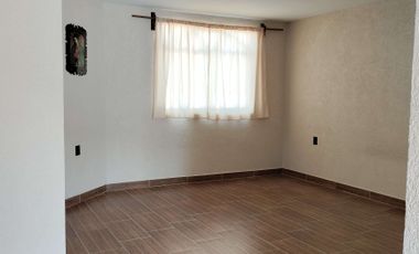 VENTA Casa con Departamento independiente, 2 o 3 recamaras, cisterna, portón.