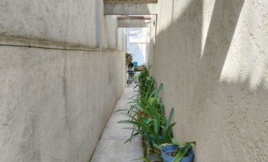VENTA Casa con Departamento independiente, 2 o 3 recamaras, cisterna, portón.