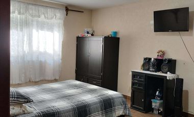 VENTA Casa con Departamento independiente, 2 o 3 recamaras, cisterna, portón.