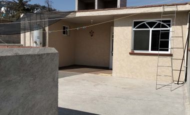 VENTA Casa con Departamento independiente, 2 o 3 recamaras, cisterna, portón.