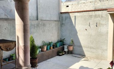 VENTA Casa con Departamento independiente, 2 o 3 recamaras, cisterna, portón.