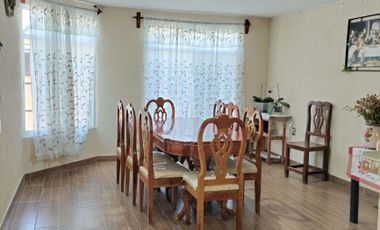 VENTA Casa con Departamento independiente, 2 o 3 recamaras, cisterna, portón.