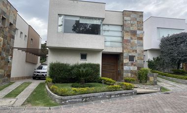 Muy buena casa de venta ubicada dentro de conjunto en San Juan Alto, Cumbayá