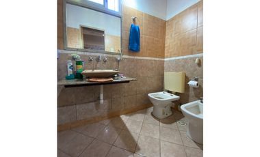 AV. POLLEDO 198, esquina Albarracín, Isidro Casanova, La Matanza