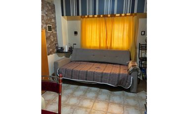 AV. POLLEDO 198, esquina Albarracín, Isidro Casanova, La Matanza