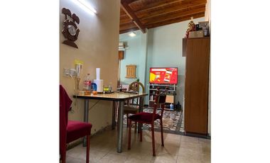 AV. POLLEDO 198, esquina Albarracín, Isidro Casanova, La Matanza