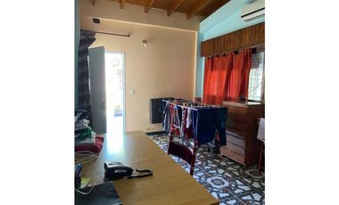 AV. POLLEDO 198, esquina Albarracín, Isidro Casanova, La Matanza