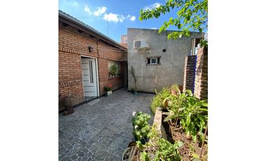 AV. POLLEDO 198, esquina Albarracín, Isidro Casanova, La Matanza