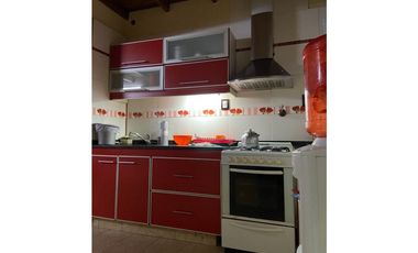 AV. POLLEDO 198, esquina Albarracín, Isidro Casanova, La Matanza