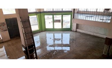 2 LOCALES Y DEPTOS EN PLANTA ALTA