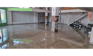 2 LOCALES Y DEPTOS EN PLANTA ALTA