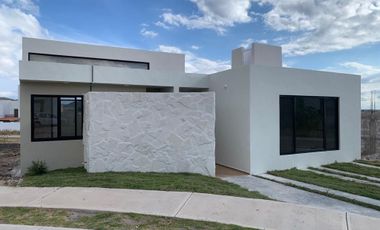 Se Vende Casa de Una Planta en Cañadas del Arroyo, Cero Topes, de LUJO!