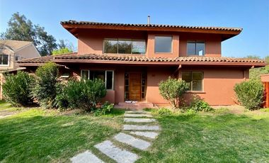 Casa en venta de 4 dorm. en Chicureo