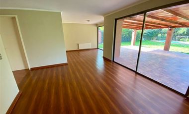 Casa en venta de 4 dorm. en Chicureo