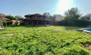 Casa en venta de 4 dorm. en Chicureo