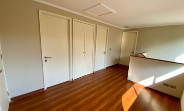 Casa en venta de 4 dorm. en Chicureo