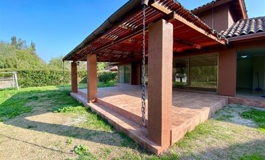 Casa en venta de 4 dorm. en Chicureo