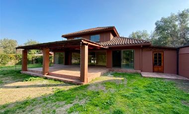 Casa en venta de 4 dorm. en Chicureo