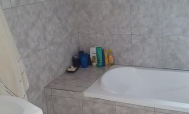 VENDO HERMOSA CASA CON PILETA 1.000 M2. $2.700.000