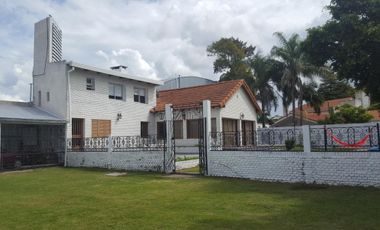 VENDO HERMOSA CASA CON PILETA 1.000 M2. $2.700.000