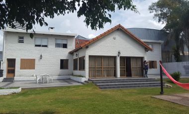 VENDO HERMOSA CASA CON PILETA 1.000 M2. $2.700.000