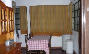 Casa céntrica con dos lotes de terreno