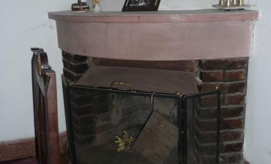 Casa céntrica con dos lotes de terreno