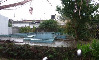 Casa céntrica con dos lotes de terreno