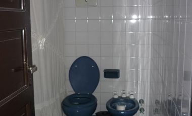 Casa céntrica con dos lotes de terreno