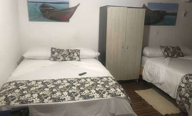 SE ALQUILAN HABITACIONES POR NOCHE DE ACOMODACION DE PAREJA Y ACOMODACION MULTIPLE, EXCELNTE UBICACION
