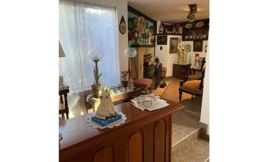 VENTA EXCELENTE RESIDENCIA CON QUINCHO Y PATIO EN PARQUE LURO