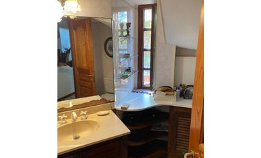 VENTA EXCELENTE RESIDENCIA CON QUINCHO Y PATIO EN PARQUE LURO