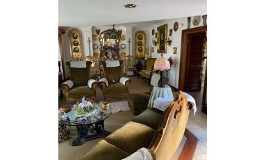 VENTA EXCELENTE RESIDENCIA CON QUINCHO Y PATIO EN PARQUE LURO