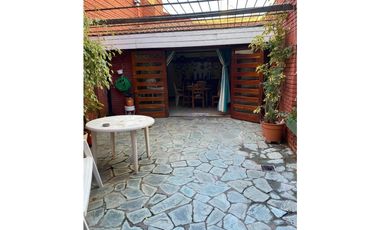 VENTA EXCELENTE RESIDENCIA CON QUINCHO Y PATIO EN PARQUE LURO