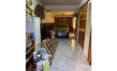 VENTA EXCELENTE RESIDENCIA CON QUINCHO Y PATIO EN PARQUE LURO