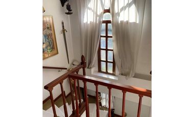 VENTA EXCELENTE RESIDENCIA CON QUINCHO Y PATIO EN PARQUE LURO